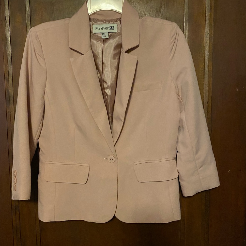 Forever 21 Pale “dusty” pink blazer. Size Medium. Like new. Never worn.